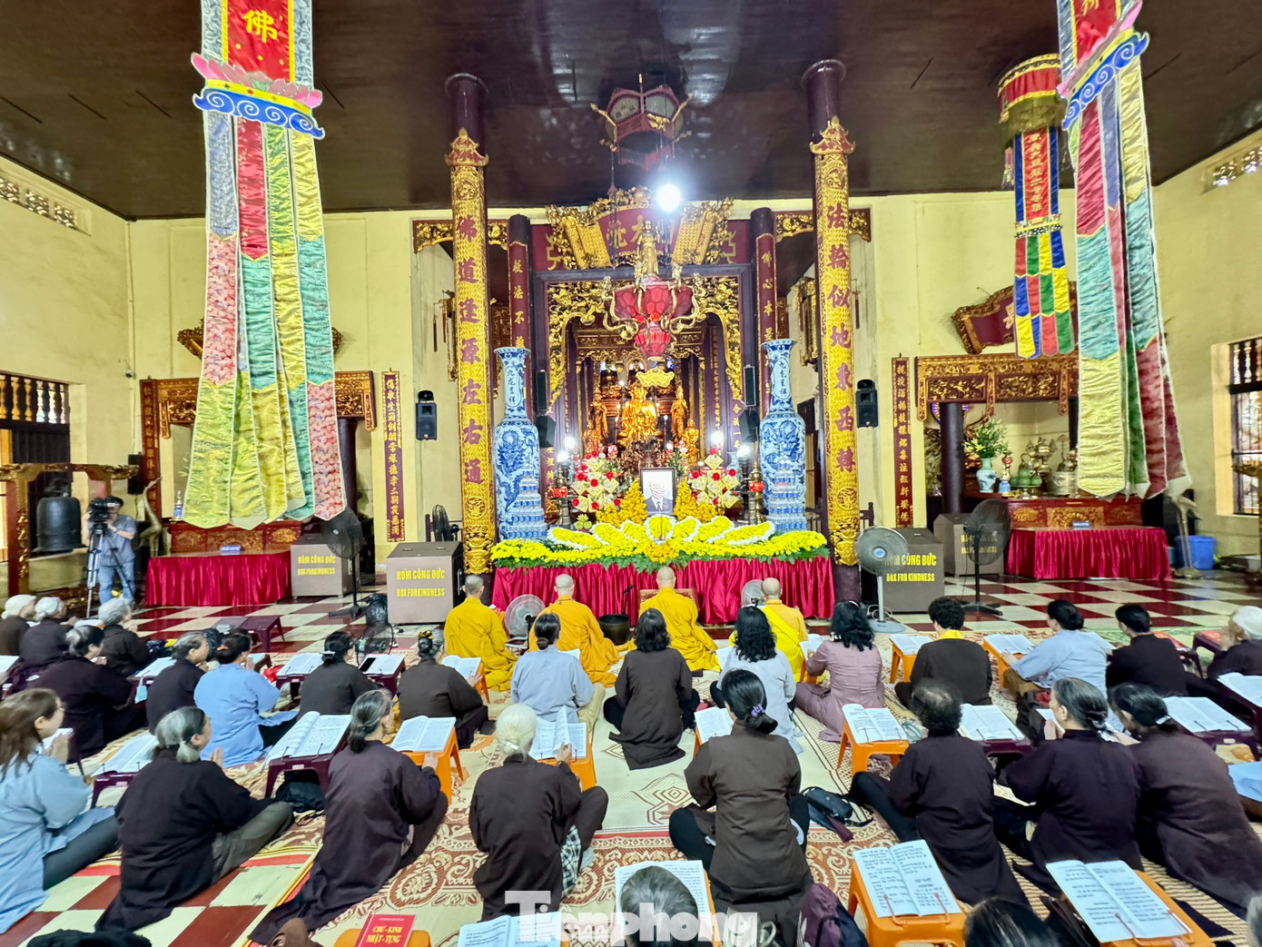 Lễ tụng kinh, cầu siêu diễn ra trang nghiêm, thành kính. Ảnh: Nguyễn Trọng Tài. Lễ tụng kinh, cầu siêu diễn ra trang nghiêm, thành kính. Ảnh: Nguyễn Trọng Tài.