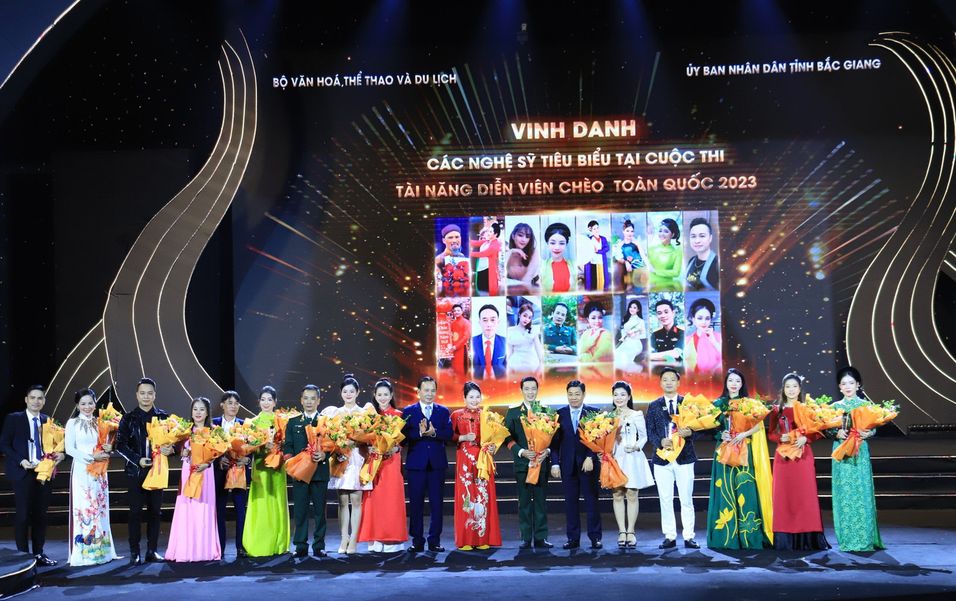 Gần 100 nghệ sĩ, tác giả sách tiêu biểu được vinh danh.