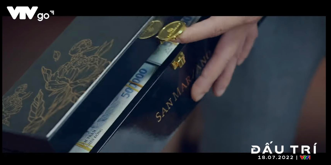 Chai rượu chống dịch mà Tuấn tặng cho giám đốc CDC Bình Hoà. Chai rượu chống dịch mà Tuấn tặng cho giám đốc CDC Bình Hoà.