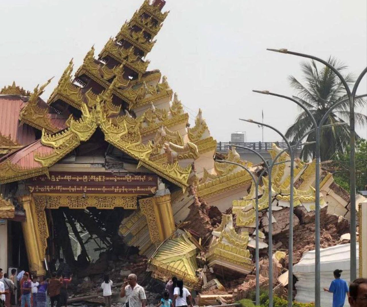 Số người chết dự kiến tiếp tục tăng khi lực lượng cứu hộ tiếp cận được nhiều tòa nhà bị sập và các khu vực bị cô lập. Một số tổ chức ước tính số nạn nhân thiệt mạng có thể lên tới 10.000 người, theo Guardian. Số người chết dự kiến tiếp tục tăng khi lực lượng cứu hộ tiếp cận được nhiều tòa nhà bị sập và các khu vực bị cô lập. Một số tổ chức ước tính số nạn nhân thiệt mạng có thể lên tới 10.000 người, theo Guardian.