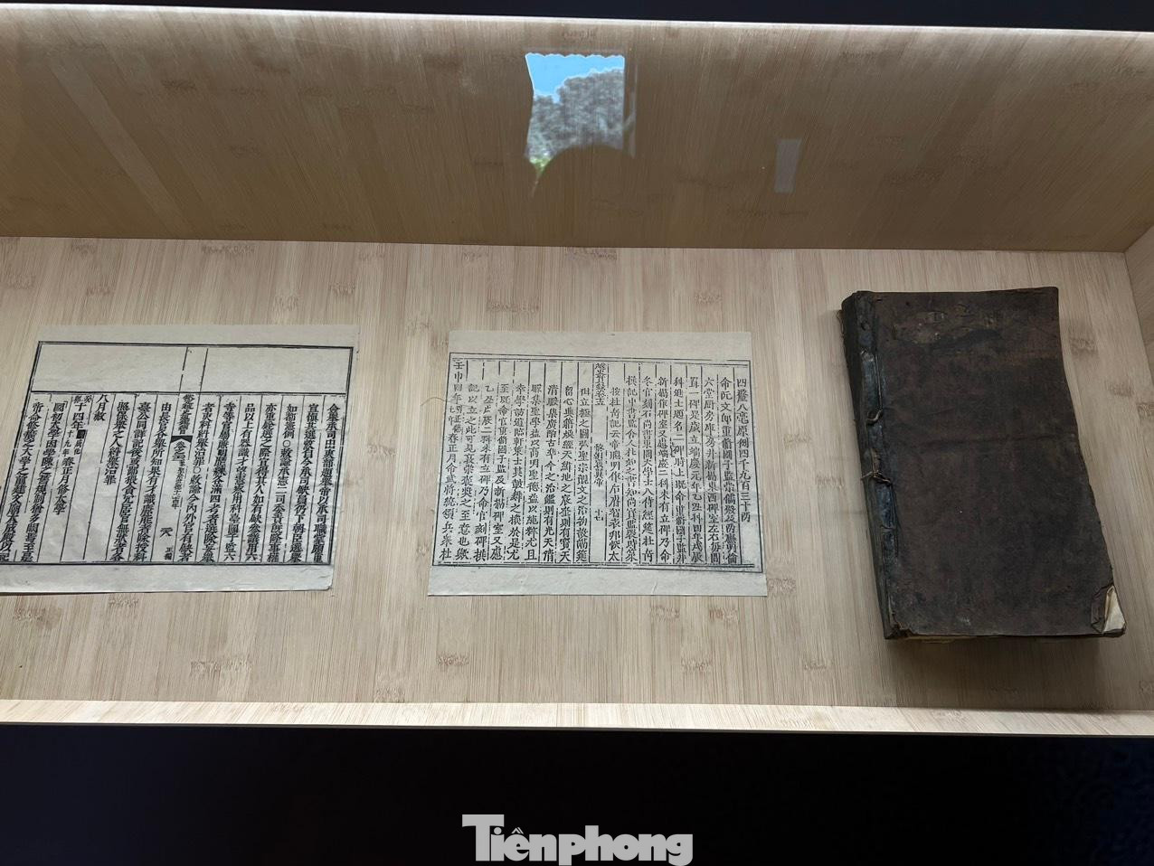 Ghi chép về việc vua Lê Thánh Tông cho mở rộng Quốc Tử Giám năm 1483, còn lưu trong Khâm định Việt sử thông giám cương mục. Ảnh: NGỌC ÁNH.