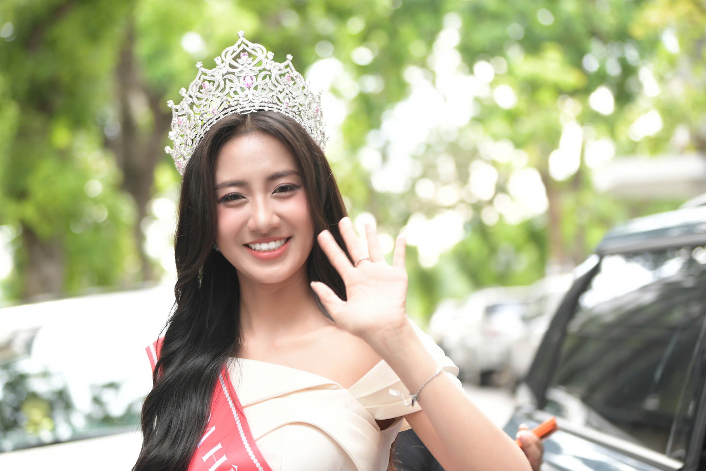 Top 3 Hoa hậu Việt Nam 2024 trong buổi giao lưu tại báo Tiền Phong chiều 1/7. Top 3 Hoa hậu Việt Nam 2024 trong buổi giao lưu tại báo Tiền Phong chiều 1/7.