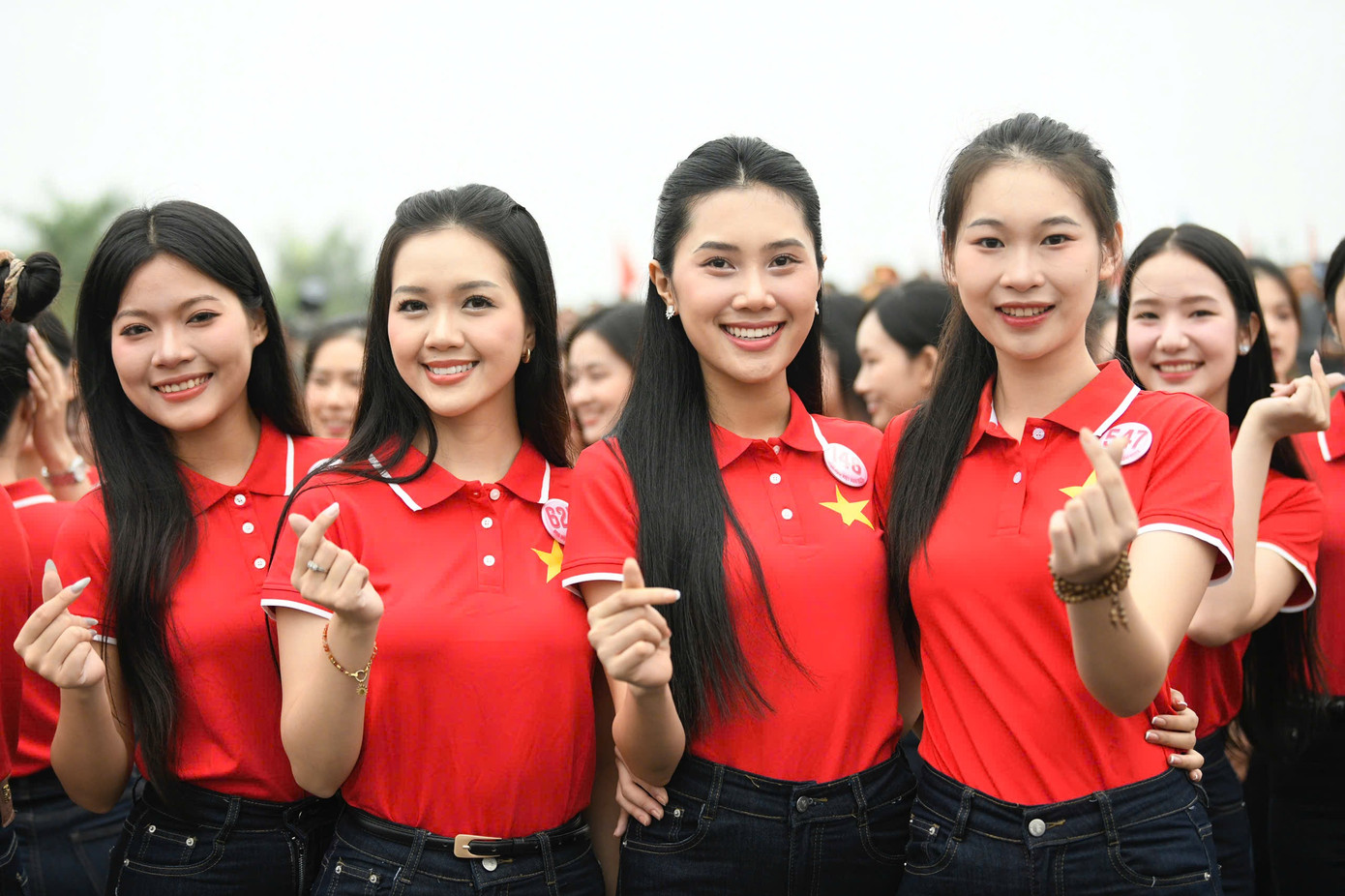 Lễ Thượng cờ thể hiện sự tự hào dân tộc, lòng biết ơn sâu sắc đến bao thế hệ đi trước, thể hiện ý chí Việt, tâm hồn Việt. Vì vậy, các thí sinh đều tỏ ra phấn chấn, hào hứng.