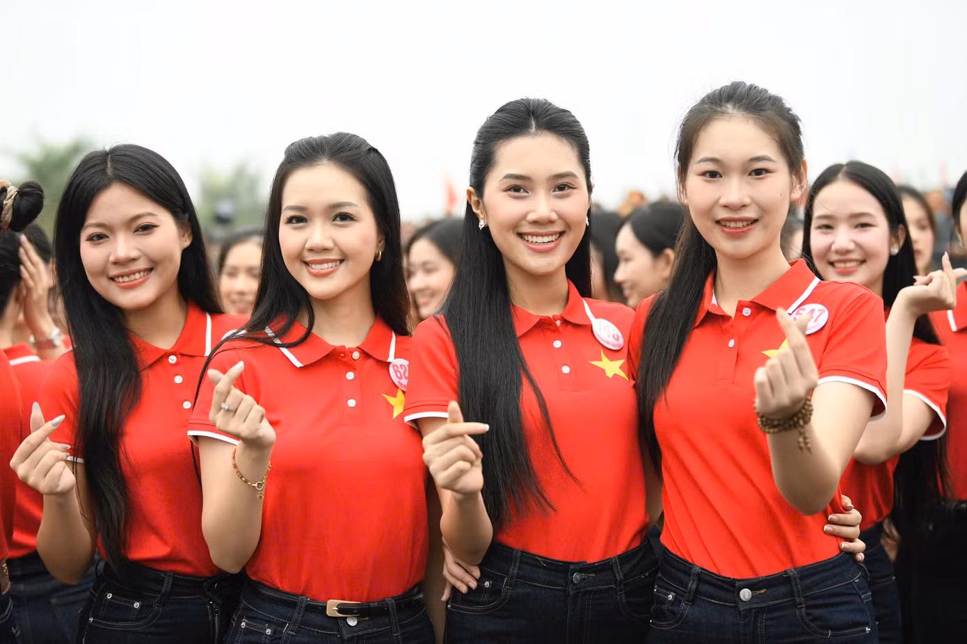 Lễ Thượng cờ thể hiện sự tự hào dân tộc, lòng biết ơn sâu sắc đến bao thế hệ đi trước, thể hiện ý chí Việt, tâm hồn Việt. Vì vậy, các thí sinh đều tỏ ra phấn chấn, hào hứng.