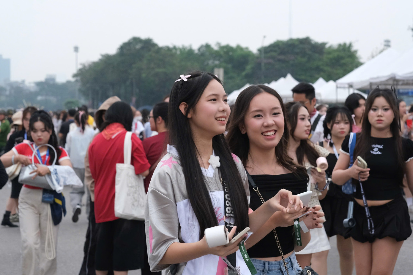 Ban tổ chức cũng cho biết thêm: &quot;Việc mua vé từ các nguồn không chính thống có thể dẫn đến rủi ro mua phải vé giả, vé đã qua sử dụng, hoặc vé bị thu hồi, gây thiệt hại trực tiếp đến quyền lợi của chính quý khách hàng&quot;.