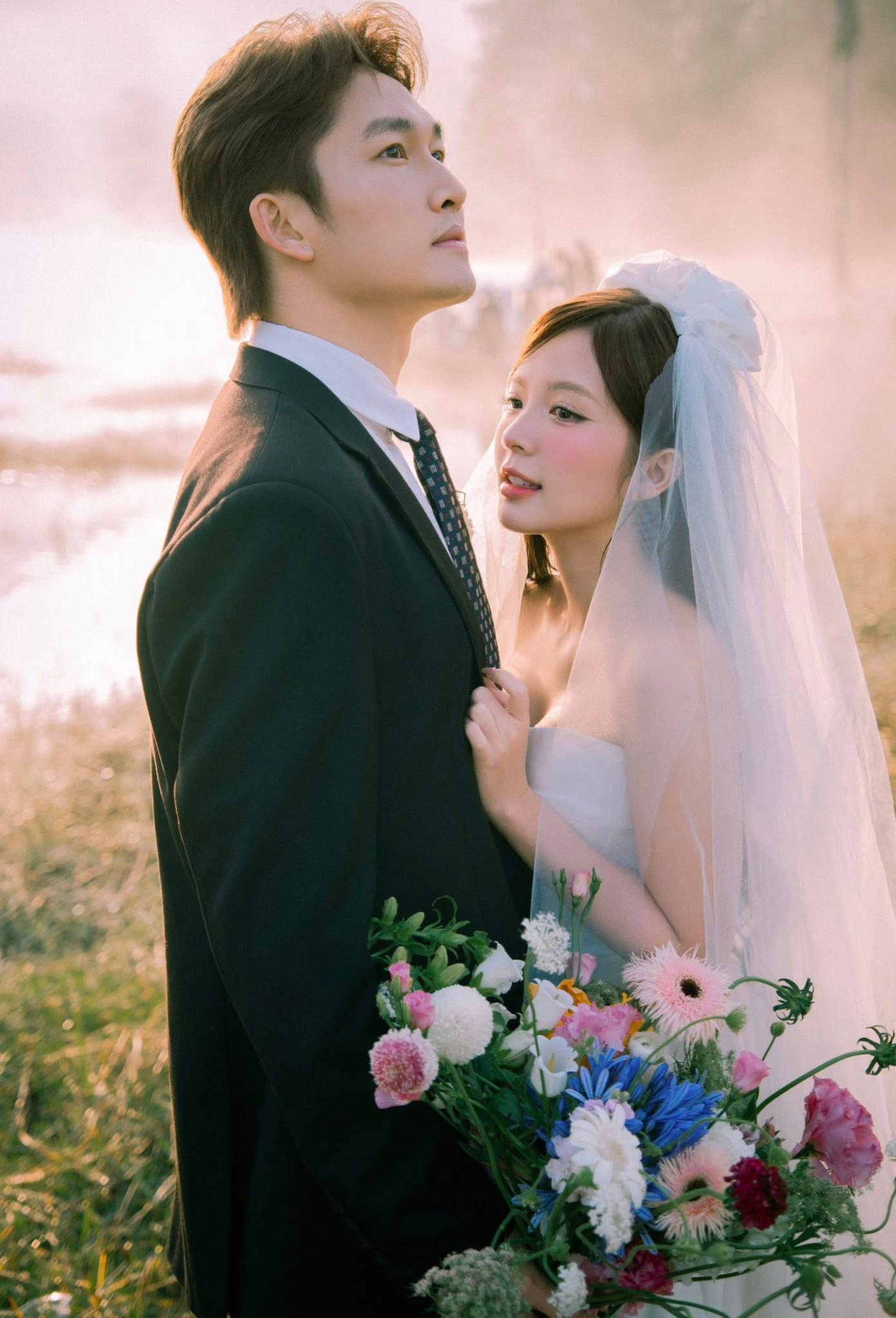 Ảnh cưới của cặp diễn viên truyền hình nổi tiếng. Ảnh cưới của cặp diễn viên truyền hình nổi tiếng.