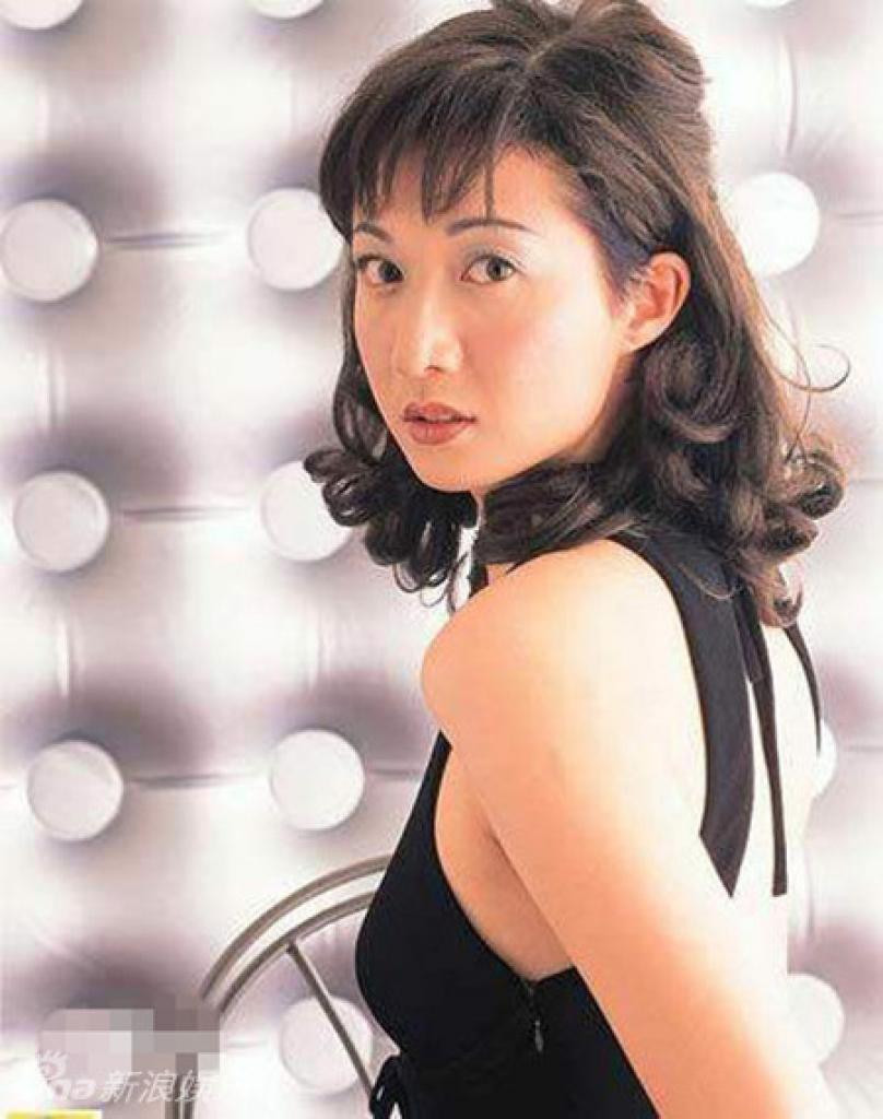 Ngô Ỷ Lợi tham gia một số bộ phim như "Kẻ Thắng Làm Vua", "Hai Phòng Một Vợ", "Triệu Tập Nữ Lang"... Nhờ lợi thế về nhan sắc, người đẹp được mời tham gia nhiều quảng cáo, làm mẫu tạp chí Ngô Ỷ Lợi tham gia một số bộ phim như "Kẻ Thắng Làm Vua", "Hai Phòng Một Vợ", "Triệu Tập Nữ Lang"... Nhờ lợi thế về nhan sắc, người đẹp được mời tham gia nhiều quảng cáo, làm mẫu tạp chí