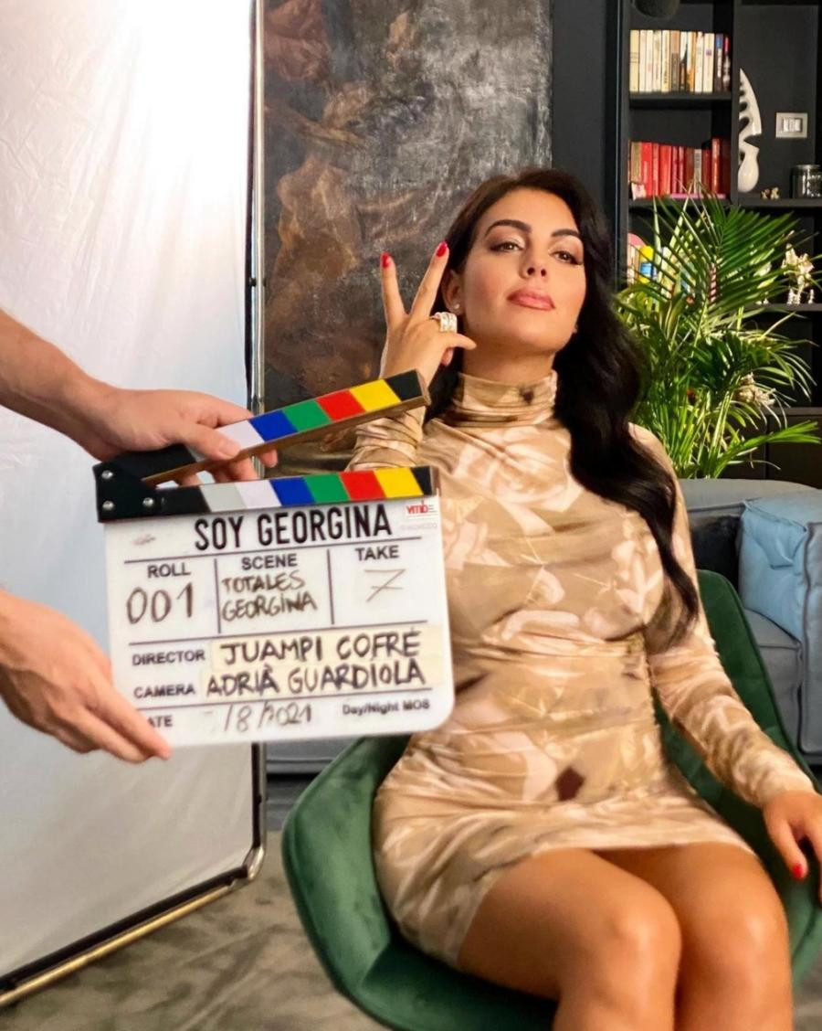 Georgina có bộ phim tài liệu về cuộc đời và hành trình đi tìm tình yêu của mình. Georgina có bộ phim tài liệu về cuộc đời và hành trình đi tìm tình yêu của mình.