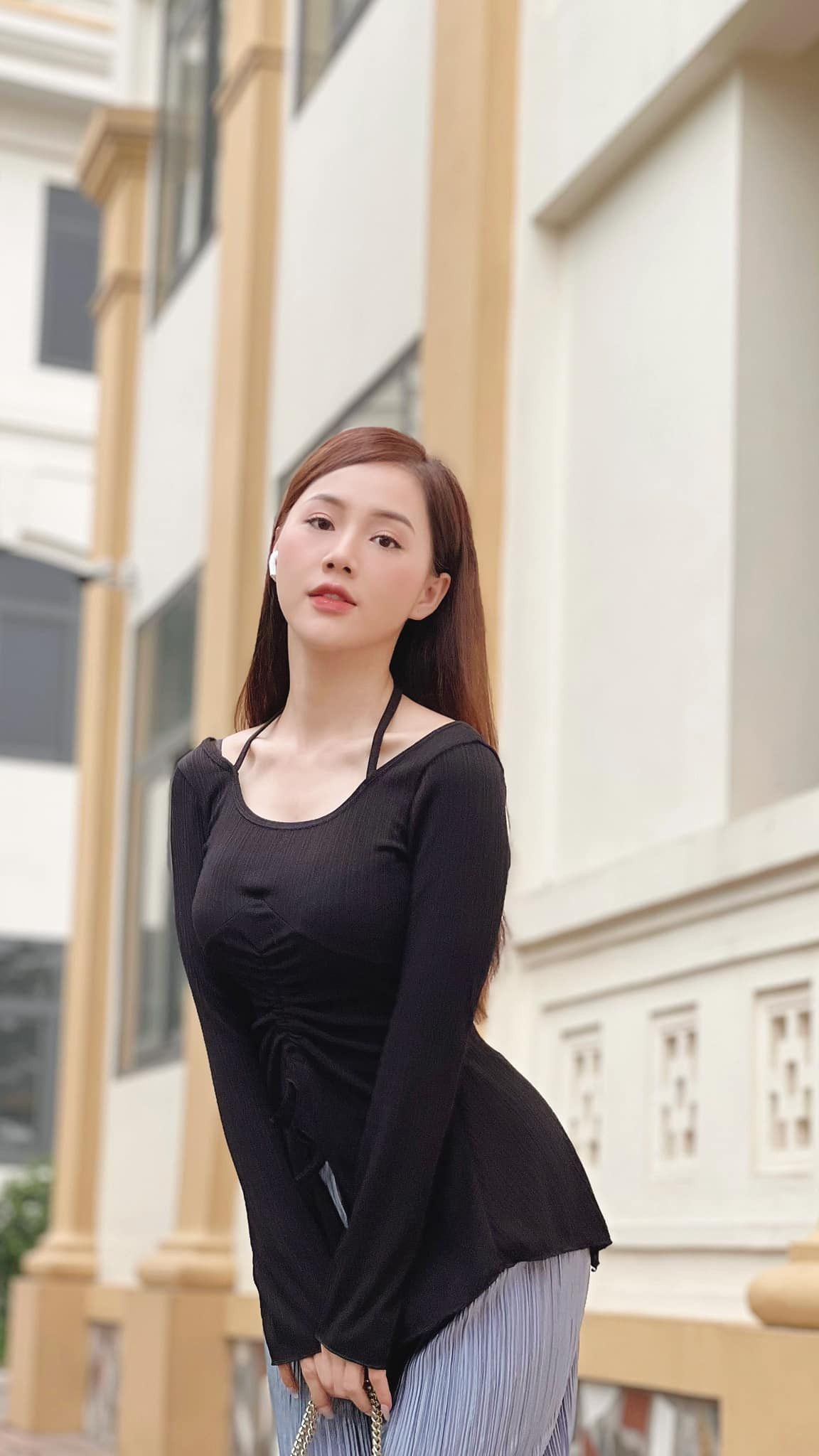 Là tiểu thư nhà giàu trong phim nên Minh Thu đầu tư khá nhiều trang phục, phụ kiện sang chảnh cho vai diễn. Ngoài đời, nữ diễn viên chuộng phong cách trẻ trung, năng động. Là tiểu thư nhà giàu trong phim nên Minh Thu đầu tư khá nhiều trang phục, phụ kiện sang chảnh cho vai diễn. Ngoài đời, nữ diễn viên chuộng phong cách trẻ trung, năng động.