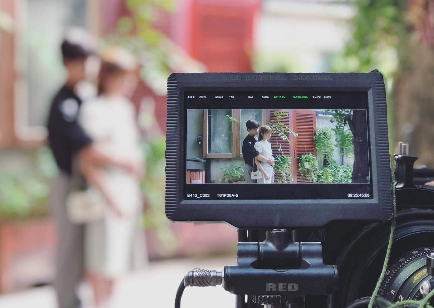 Cảnh ôm của cặp đôi được Doãn Quốc Đam chia sẻ trên trang cá nhân.