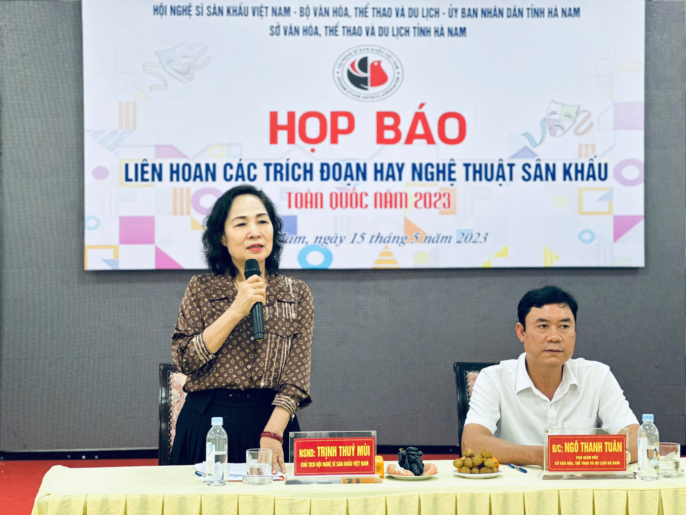 NSND Trịnh Thúy Mùi - Chủ tịch Hội Nghệ sĩ sân khấu Việt Nam đảm nhận vai trò Trưởng ban Chỉ đạo liên hoan. NSND Trịnh Thúy Mùi - Chủ tịch Hội Nghệ sĩ sân khấu Việt Nam đảm nhận vai trò Trưởng ban Chỉ đạo liên hoan.