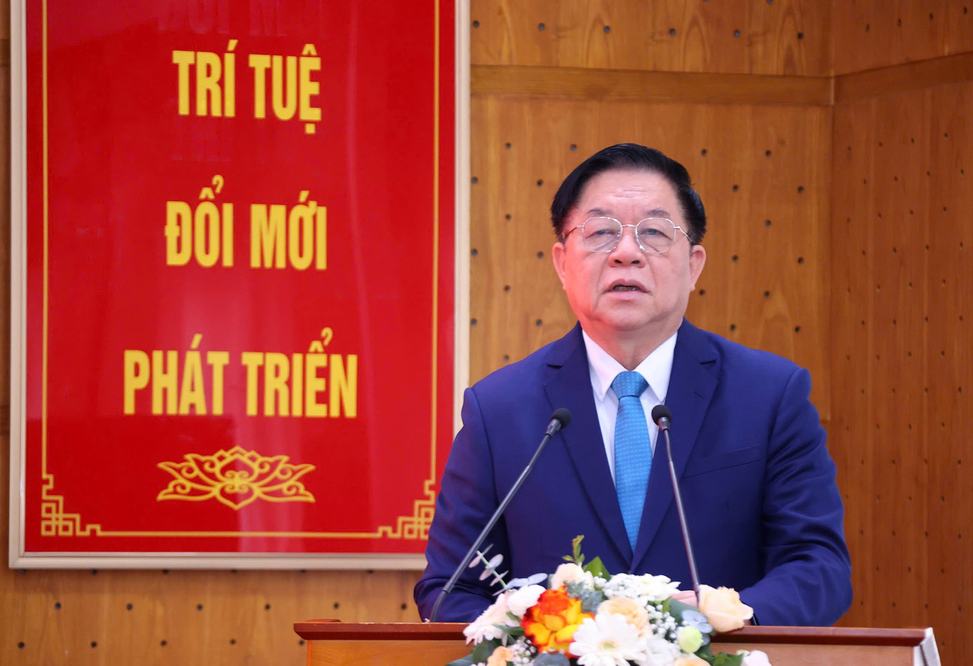 Ủy viên Bộ Chính trị, Bí thư Trung ương Đảng, Trưởng Ban Tuyên giáo và Dân vận Trung ương Nguyễn Trọng Nghĩa thăm và làm việc với NXB Chính trị quốc gia Sự thật. Ảnh: Văn Điệp. Ủy viên Bộ Chính trị, Bí thư Trung ương Đảng, Trưởng Ban Tuyên giáo và Dân vận Trung ương Nguyễn Trọng Nghĩa thăm và làm việc với NXB Chính trị quốc gia Sự thật. Ảnh: Văn Điệp.