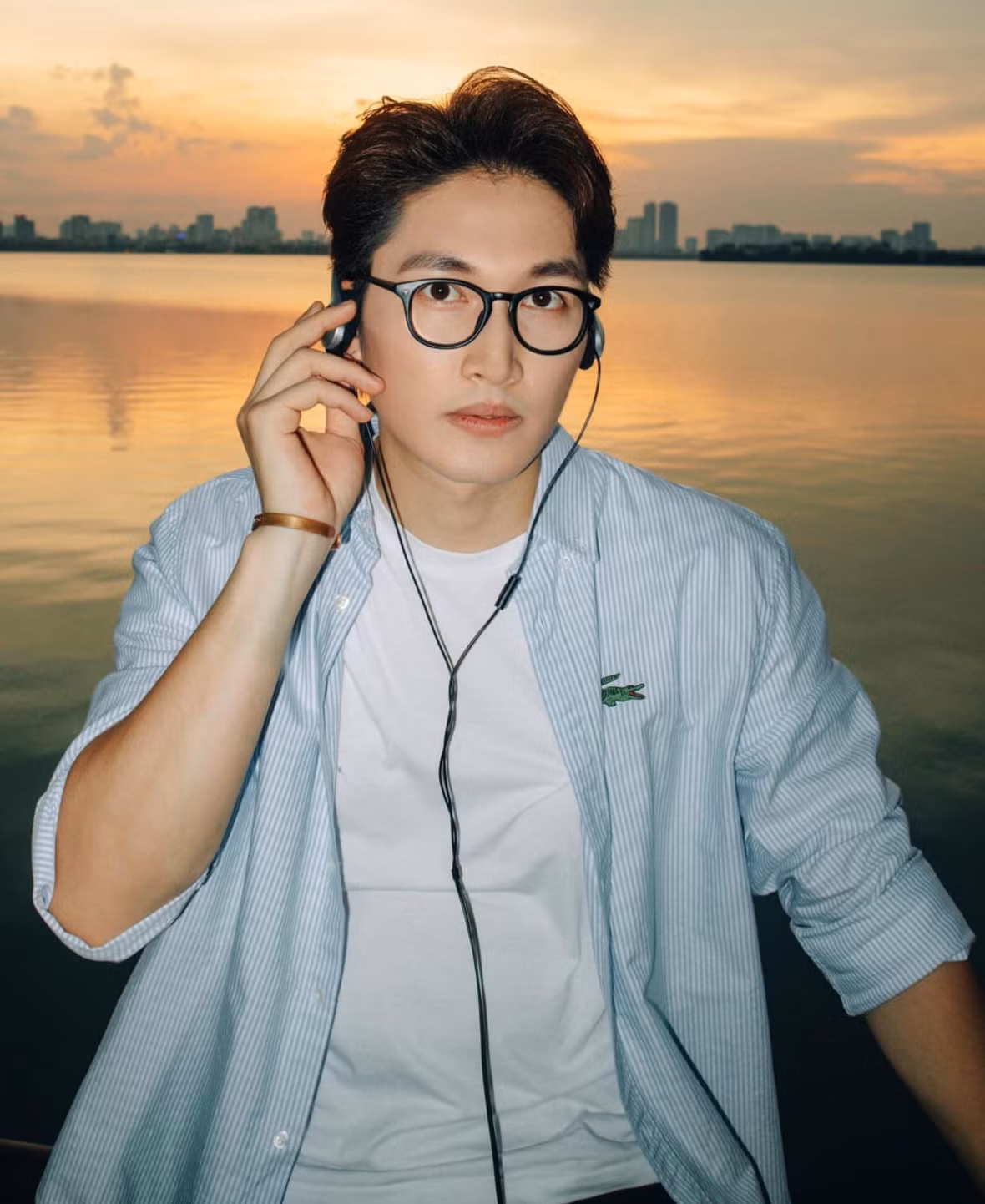 Đình Tú đóng nhiều phim trên sóng giờ vàng.