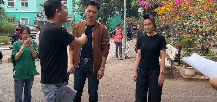 Hậu trường Lâm, Dương trách mắng Tùng. Ảnh: CMH. Hậu trường Lâm, Dương trách mắng Tùng. Ảnh: CMH.