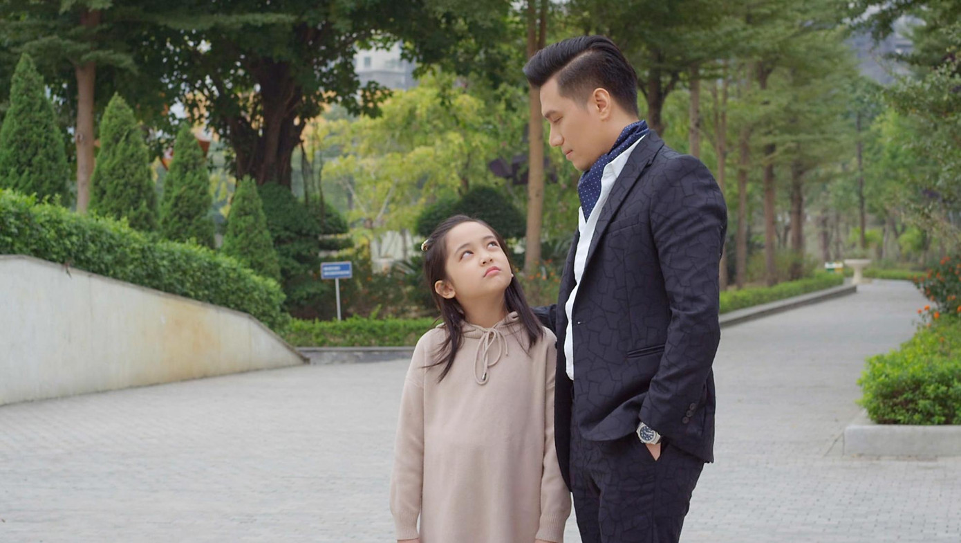 Sự đáng yêu, tinh nghịch của Cami cũng là yếu tố giúp cho bộ phim thêm hài hước, nhẹ nhàng sau nhiều tình tiết căng thẳng Sự đáng yêu, tinh nghịch của Cami cũng là yếu tố giúp cho bộ phim thêm hài hước, nhẹ nhàng sau nhiều tình tiết căng thẳng