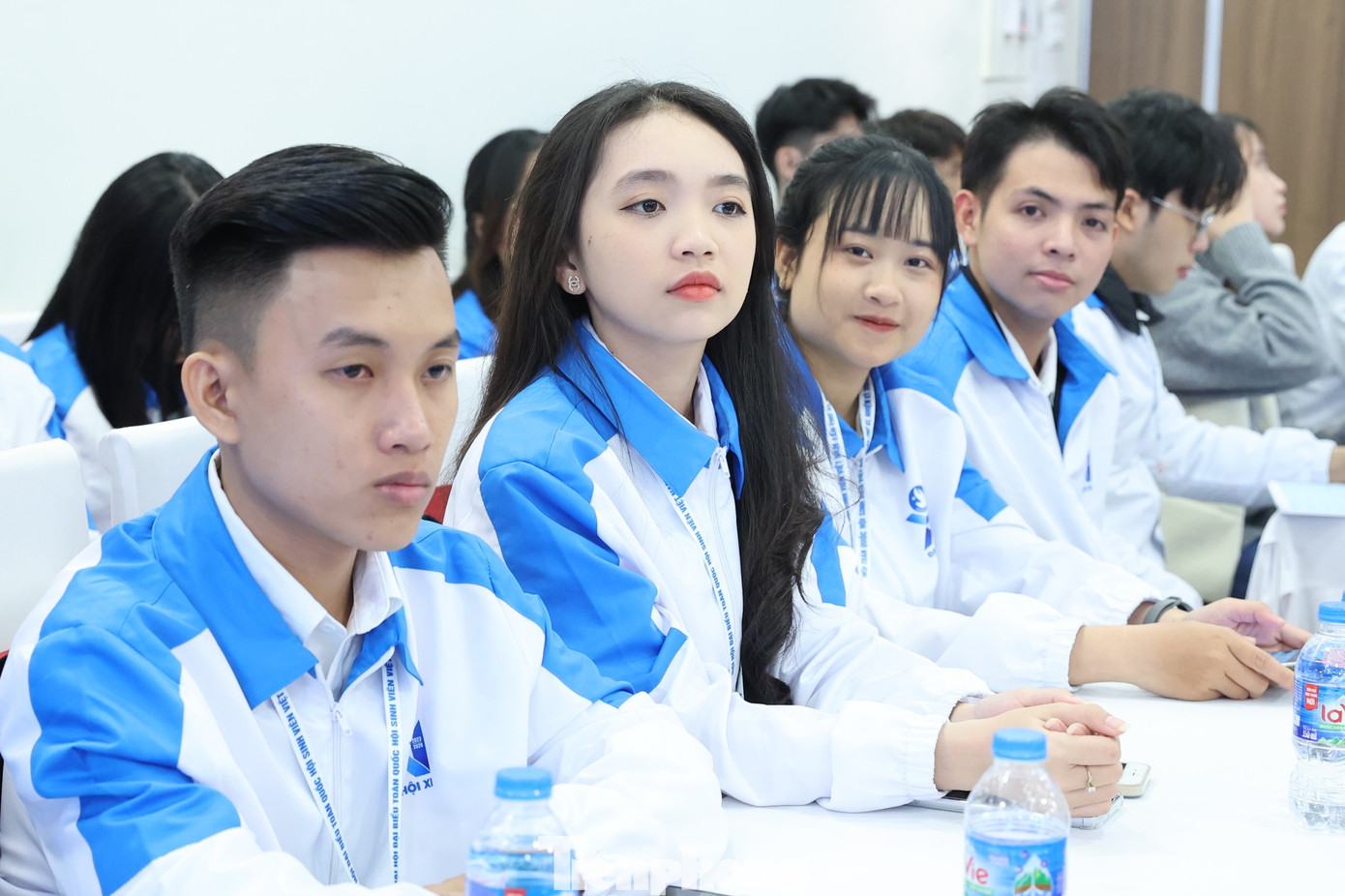 Các đại biểu tập trung theo dõi, nêu ý kiến tại buổi thảo luận. Các đại biểu tập trung theo dõi, nêu ý kiến tại buổi thảo luận.