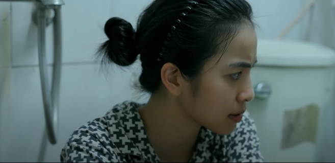 Hoài bực tức khi chồng bênh vực, bảo vệ Nhung. Ảnh: CMH.