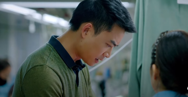 Hùng tuy nghiêm khắc nhưng cũng tạo điều kiện để Hoài về chăm con. Ảnh: CMH.