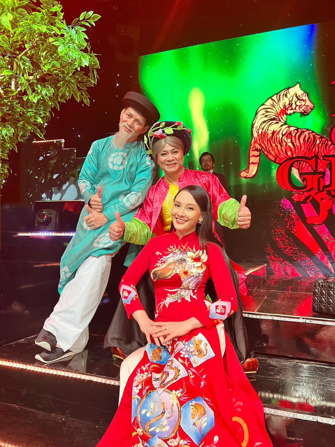 Diễn viên Bảo Thanh cùng NSƯT Xuân Bắc, NSND Tự Long trong hậu trường 12 Con giáp 2022.