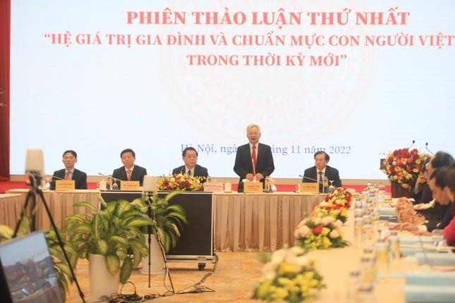 Hội thảo quốc gia Hệ giá trị quốc gia, hệ giá trị văn hóa, hệ giá trị gia đình và chuẩn mực con người Việt Nam trong thời kỳ mới có sự tham gia của hơn 500 đại biểu. Hội thảo quốc gia Hệ giá trị quốc gia, hệ giá trị văn hóa, hệ giá trị gia đình và chuẩn mực con người Việt Nam trong thời kỳ mới có sự tham gia của hơn 500 đại biểu.