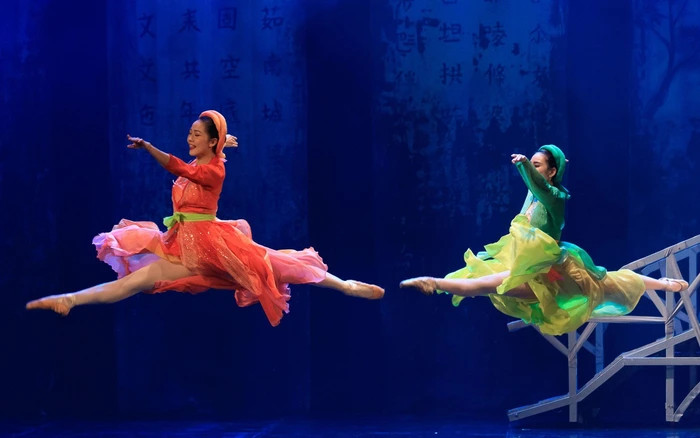 Nghệ sĩ múa trải qua thời gian đào tạo dài, nhưng tuổi nghề lại ngắn. Nghệ sĩ múa trải qua thời gian đào tạo dài, nhưng tuổi nghề lại ngắn.