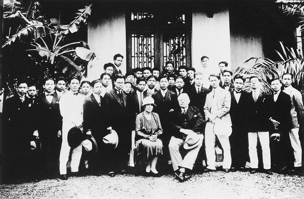 Những sinh viên đầu tiên của trường Mỹ thuật Đông Dương. Những sinh viên đầu tiên của trường Mỹ thuật Đông Dương.