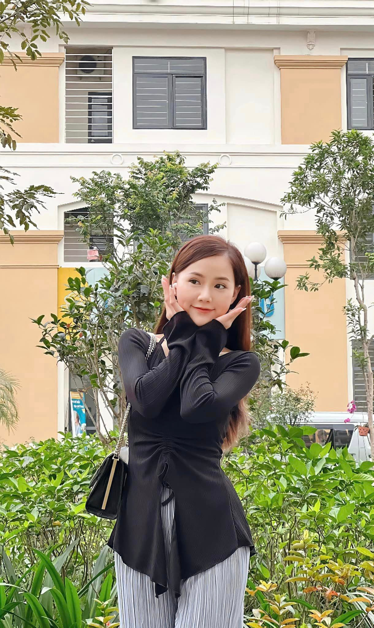 Là tiểu thư nhà giàu trong phim nên Minh Thu đầu tư khá nhiều trang phục, phụ kiện sang chảnh cho vai diễn. Ngoài đời, nữ diễn viên chuộng phong cách trẻ trung, năng động. Là tiểu thư nhà giàu trong phim nên Minh Thu đầu tư khá nhiều trang phục, phụ kiện sang chảnh cho vai diễn. Ngoài đời, nữ diễn viên chuộng phong cách trẻ trung, năng động.