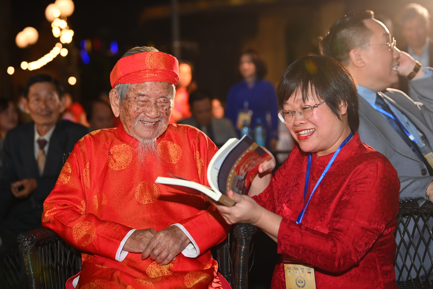 Tác giả đi tàu hỏa từ TPHCM ra Hà Nội để nhận giải.