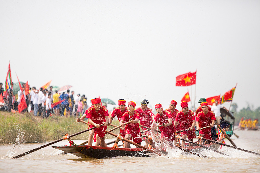 Hội đua thuyền tại lễ hội chùa Keo Hành Thiện.