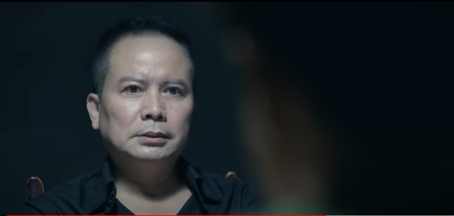 Hiếu khai ra một trong những kẻ đứng sau vụ buôn lậu điện thoại. Ảnh: CMH.