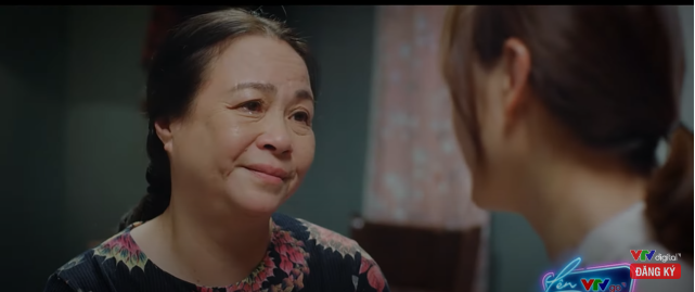 Vân Khánh bình tâm hơn khi được mẹ cảm thông, an ủi. Vân Khánh bình tâm hơn khi được mẹ cảm thông, an ủi.