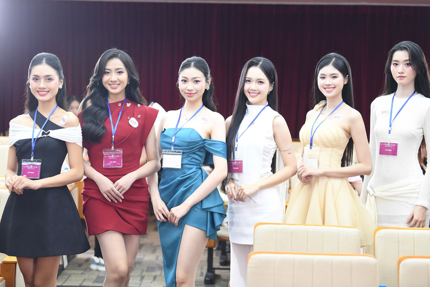 Dàn thí sinh khoe sắc.