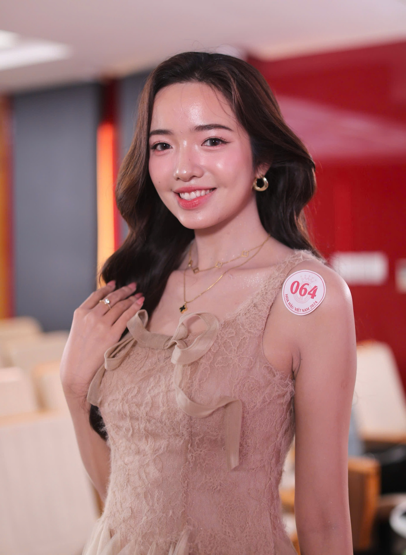 Cuộc thi Hoa hậu Việt Nam giữ vững tiêu chí đề cao vẻ đẹp tự nhiên. Ban tổ chức luôn kiên định với giá trị truyền thống, tôn vinh vẻ đẹp nguyên bản của phụ nữ Việt Nam và không chấp nhận thí sinh đã can thiệp dao kéo. Vòng Sơ khảo Hoa hậu Việt Nam luôn có nội dung chấm nhân trắc học. Ban tổ chức sẽ thống nhất với đội ngũ có chuyên môn về phương thức, nguyên tắc đo nhân trắc, từ đó đưa ra danh mục cụ thể các tình huống được tính là thẩm mỹ. Thí sinh đã can thiệp thẩm mỹ kể cả ở mức độ vừa và nhỏ cũng không đủ điều kiện đi tiếp.