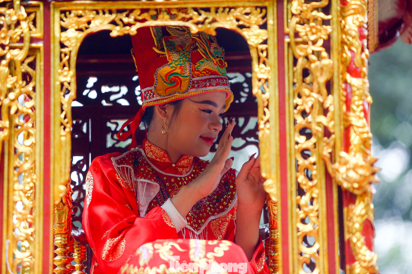 Kiệu rước nữ tướng trong ngày khai hội. Ảnh: Duy Phạm.