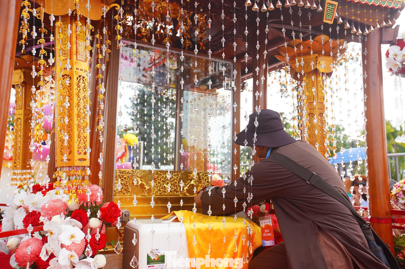 Lễ cung rước xá lợi Phật tại chùa Quán Sứ (Hà Nội) trong khuôn khổ Đại lễ Phật Đản Vesak 2025 sẽ diễn ra từ chiều 13/5. Từ ngày 14 đến sáng 16/5, xá lợi được tôn trí tại tầng 1 hội trường chùa Quán Sứ để Phật tử và nhân dân thập phương đến chiêm bái, đỉnh lễ.