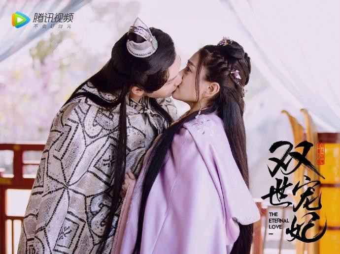 Bộ đôi liên tục có những cảnh hôn ngọt ngào Bộ đôi liên tục có những cảnh hôn ngọt ngào