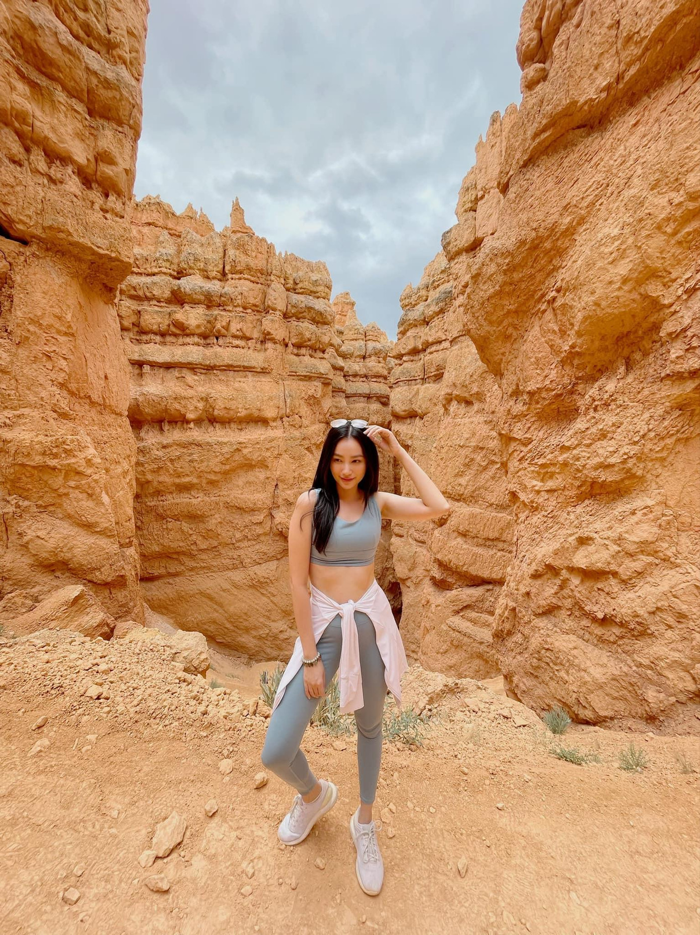 Mới đây, Trương Tri Trúc Diễm đăng tải những hình ảnh cô khám phá vườn quốc gia Bryce Canyon và chinh phục những hẻm núi nổi tiếng ở đây