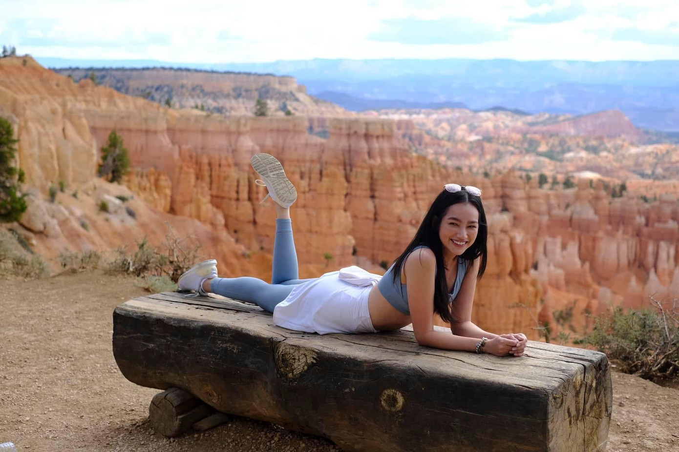 Vẻ đẹp của Trúc Diễm ngày càng mặn mà, đằm thắm. Cô cũng là một trong số những người đẹp chăm chỉ luyện tập thể dục để giữ gìn vóc dáng