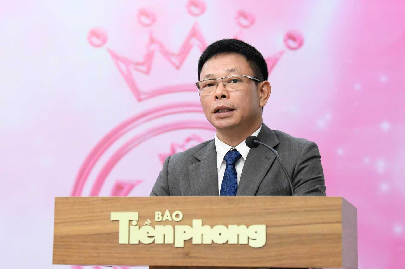 Nhà báo Phùng Công Sưởng - Tổng Biên tập báo Tiền Phong - Trưởng Ban tổ chức Hoa hậu Việt Nam 2024 - phát biểu tại sự kiện. Ảnh: Trọng Tài. Nhà báo Phùng Công Sưởng - Tổng Biên tập báo Tiền Phong - Trưởng Ban tổ chức Hoa hậu Việt Nam 2024 - phát biểu tại sự kiện. Ảnh: Trọng Tài.