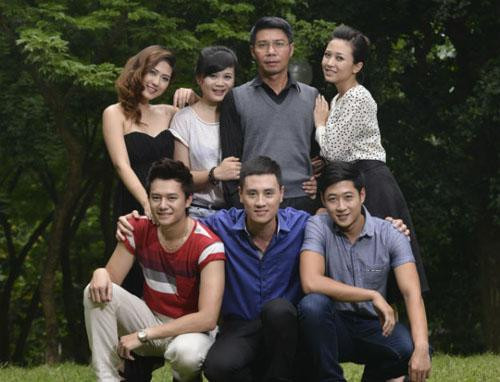 Trong phim, Mạnh Hưng đã hóa thân thành một người chồng bảo thủ, gia trưởng. Ngoài Mạnh Hưng, bộ phim còn kể về những chàng rể với tính cách, xuất thân khác nhau do Anh Dũng và Kiên Hoàng thủ vai