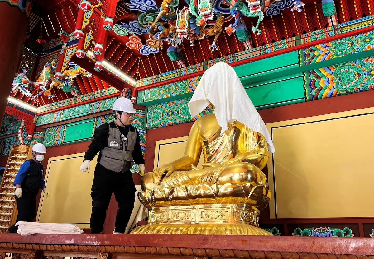 Cơ quan chức năng dùng nhiều biện pháp để giữ an toàn cho các bảo vật quốc gia. Ảnh: Yonhap. Cơ quan chức năng dùng nhiều biện pháp để giữ an toàn cho các bảo vật quốc gia. Ảnh: Yonhap.