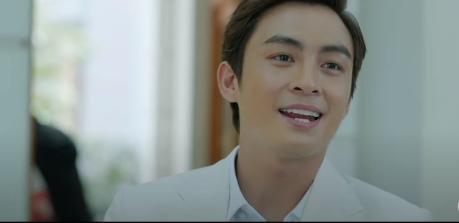 Gia An tới đề nghị Phương suy nghĩ lại về quyết định nghỉ việc. Ảnh: CMH.