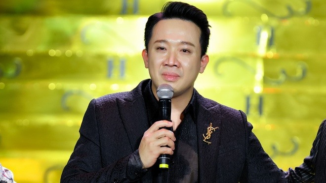 Nhiều danh xưng lạ lùng khiến nghệ sĩ ảo tưởng về quyền lực của mình.