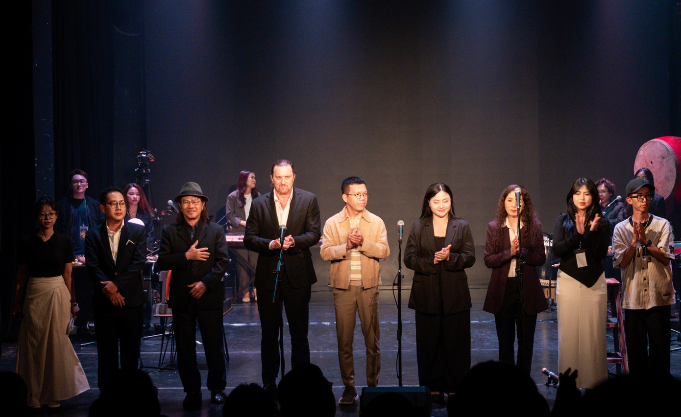 Nhóm sản xuất dùng đạo cụ tạo ra âm thanh làm phương tiện chủ đạo để kể chuyện. Nhóm sản xuất dùng đạo cụ tạo ra âm thanh làm phương tiện chủ đạo để kể chuyện.