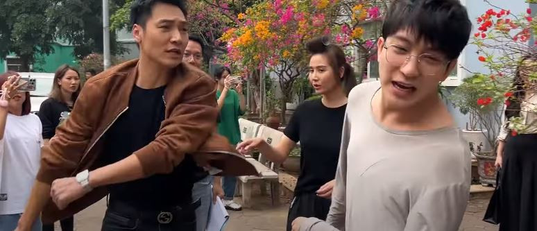 Lâm cho Tùng một cú đấm khá mạnh. Ảnh: CMH. Lâm cho Tùng một cú đấm khá mạnh. Ảnh: CMH.