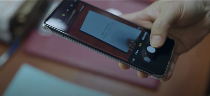 Hồ sơ vụ án bị chụp trộm. Ảnh: CMH.