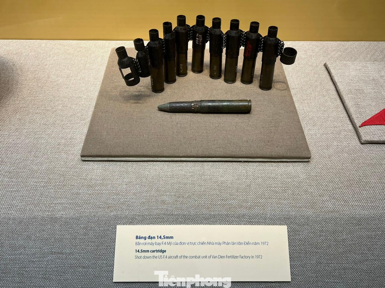 Băng đạn dài 14,5 mm trong chiến công bắn rơi máy bay F4 Mỹ của đơn vị trực chiến Nhà máy Phân lân Văn Điển năm 1972. Ảnh: NGỌC ÁNH. Băng đạn dài 14,5 mm trong chiến công bắn rơi máy bay F4 Mỹ của đơn vị trực chiến Nhà máy Phân lân Văn Điển năm 1972. Ảnh: NGỌC ÁNH.