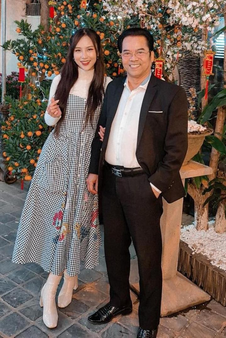 Anh Phương chia sẻ những hình ảnh cùng người bố nổi tiếng trên trang cá nhân.