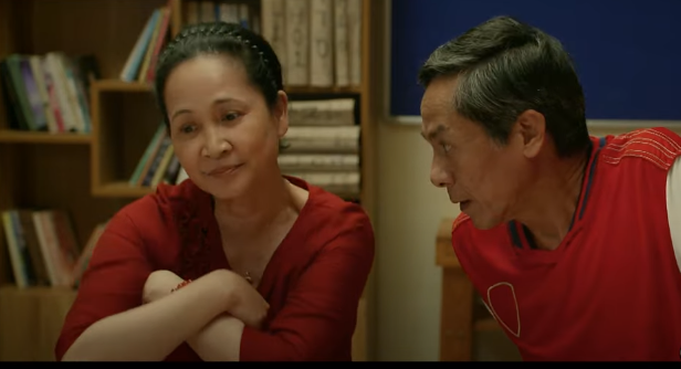 Ông Toại cảm ơn vợ vì cứu mình bàn thua trông thấy. Ảnh: CMH. Ông Toại cảm ơn vợ vì cứu mình bàn thua trông thấy. Ảnh: CMH.