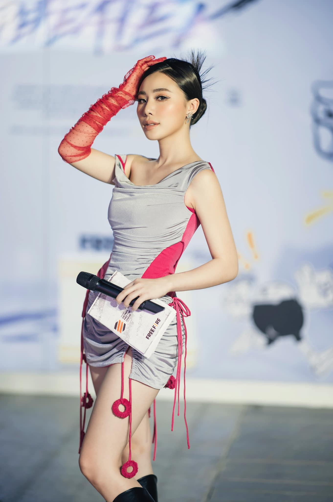 Nguyễn Minh Anh là một trong những MC đình đám trong làng thể thao điện tử Việt Nam.